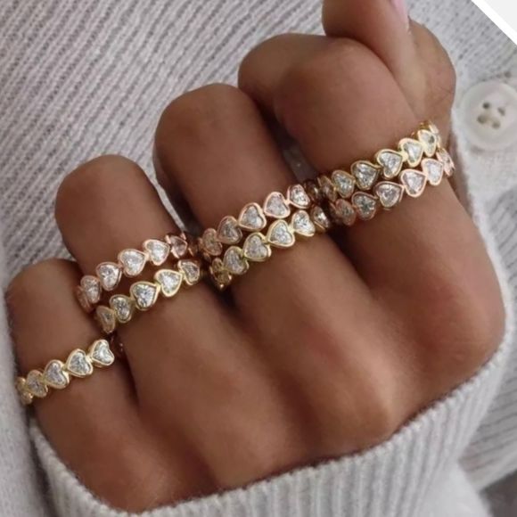 ROSE GOLDÂ TONEâPLATED HEART SHAPED CZs ETERNITY BAND ENGAGEMENT LOVE RING NWT - Picture 5 of 6